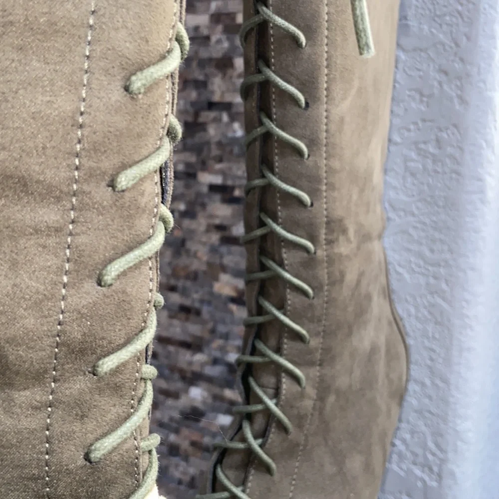 Green Heeled Boots - Picture 5 of 8